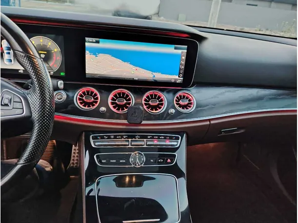 Car image 25