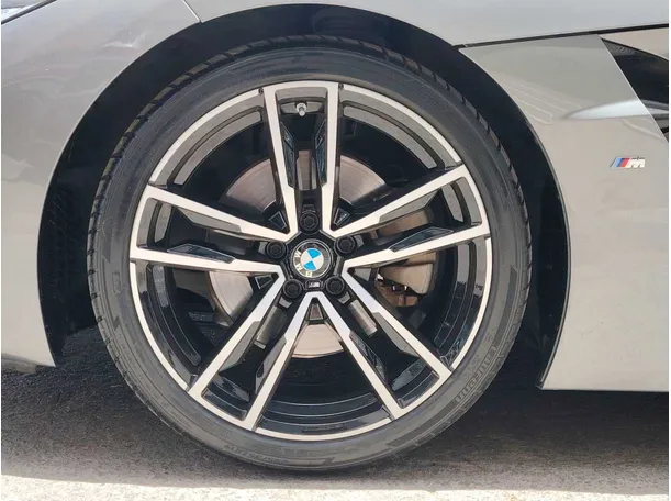 Car image 10