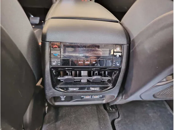 Car image 34