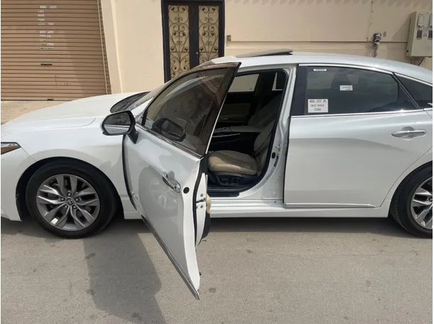 Car image 13