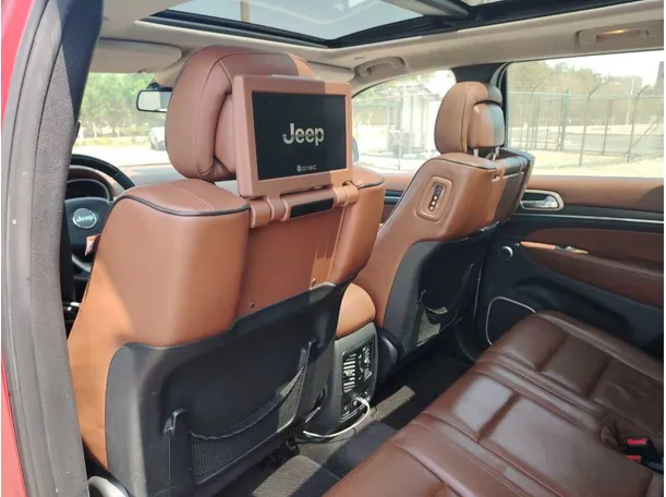 Car image 17