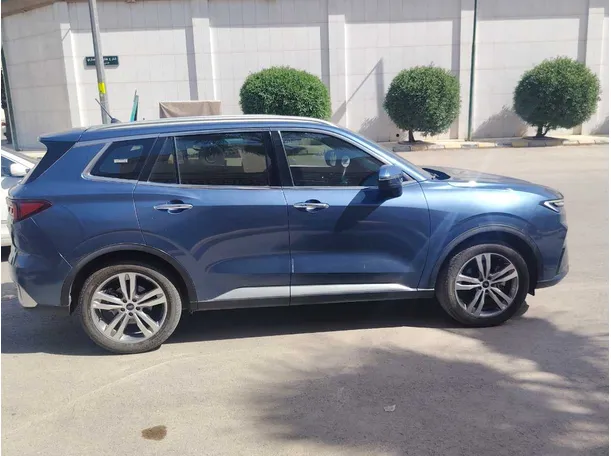 Car image 4