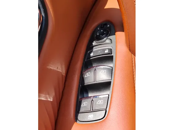 Car image 36