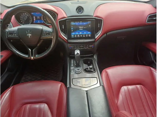 Car image 15