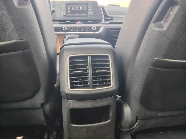 Car image 29