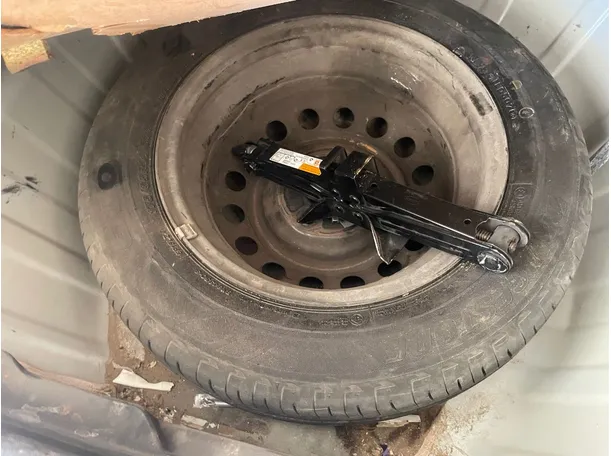 Car image 22