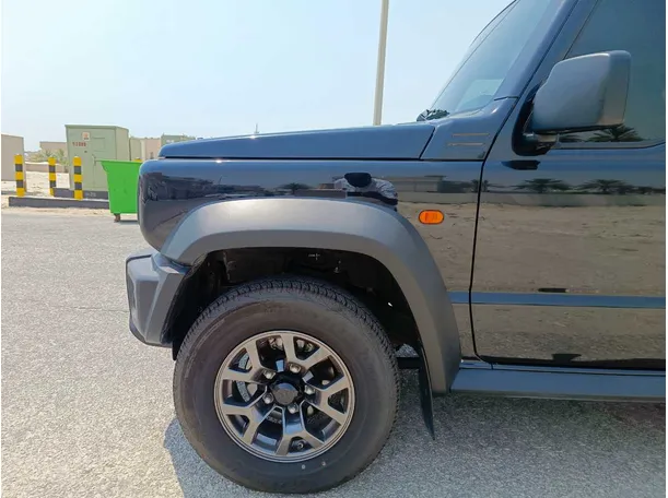 Car image 9