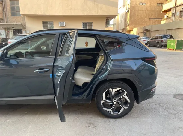 Car image 15