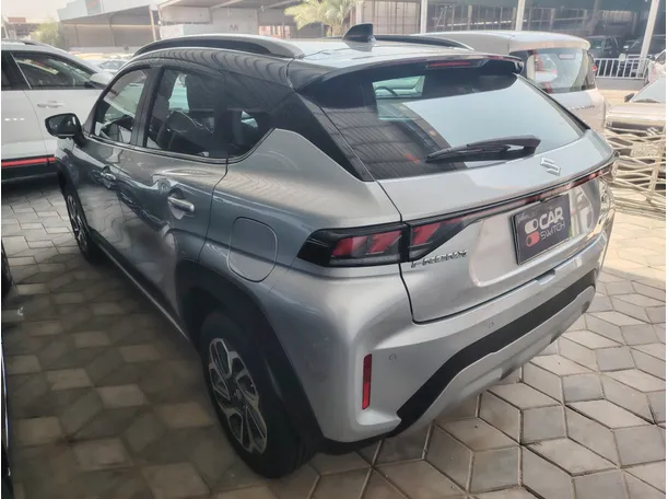 Car image 7