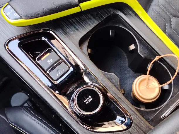 Car image 23