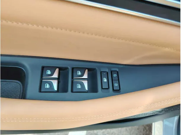 Car image 40