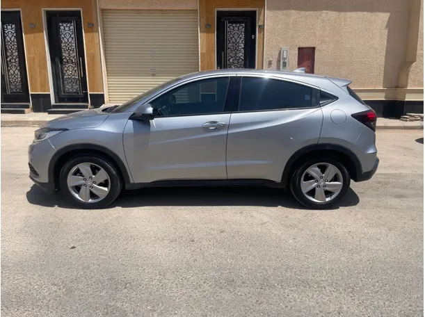 Car image 8