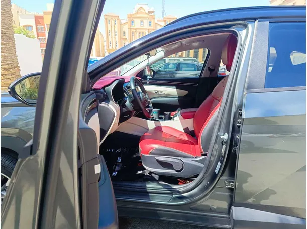 Car image 12