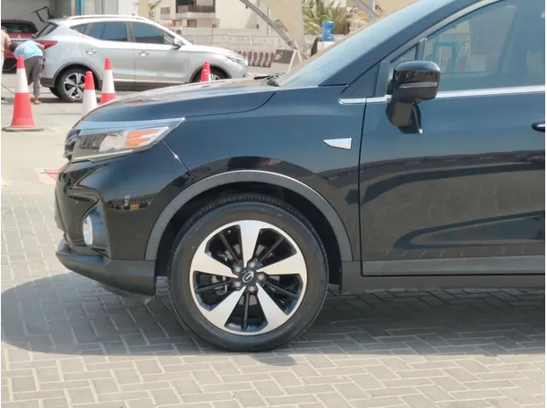 Car image 9