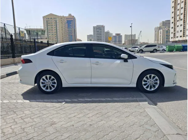 Car image 8