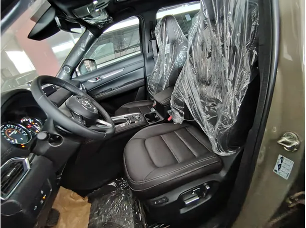 Car image 15