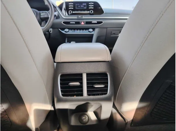 Car image 24
