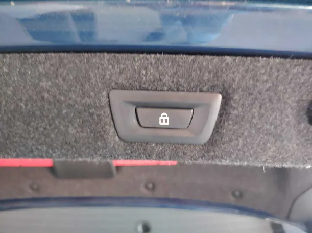 Car image 32