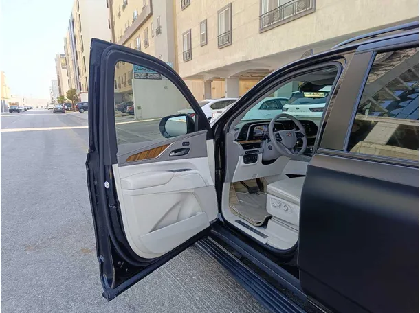 Car image 11