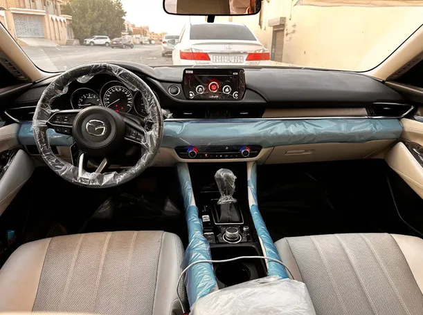 Car image 16