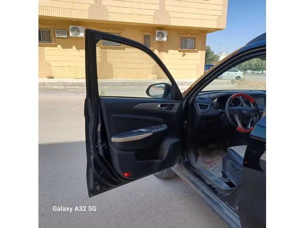 Car image 11