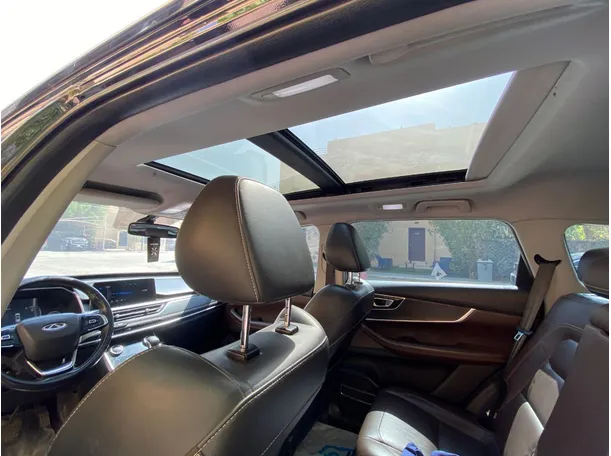 Car image 14