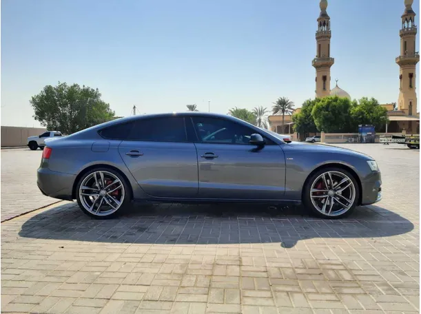 Car image 8