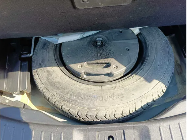 Car image 37