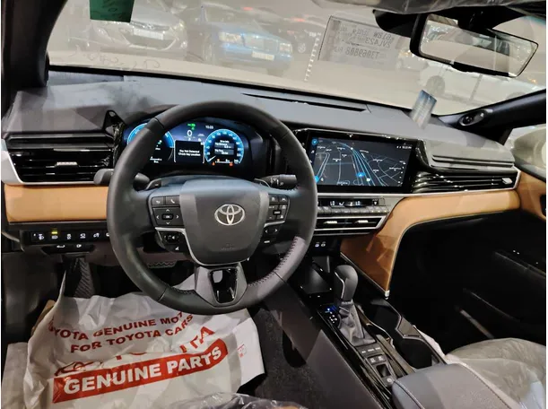 Car image 17