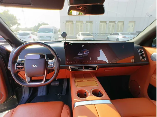 Car image 15