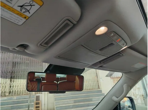 Car image 32