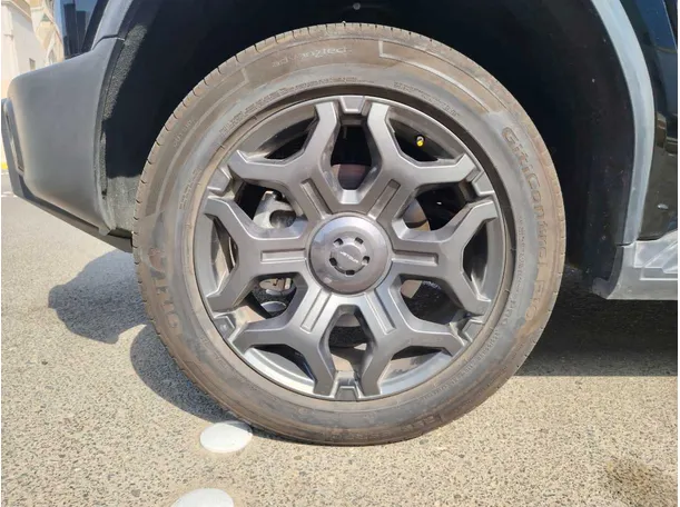 Car image 9