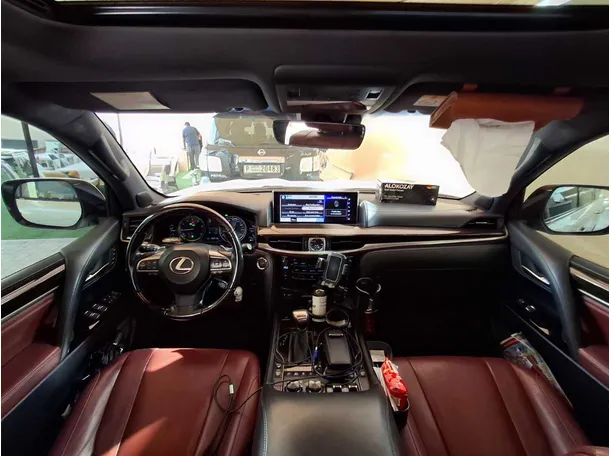 Car image 17