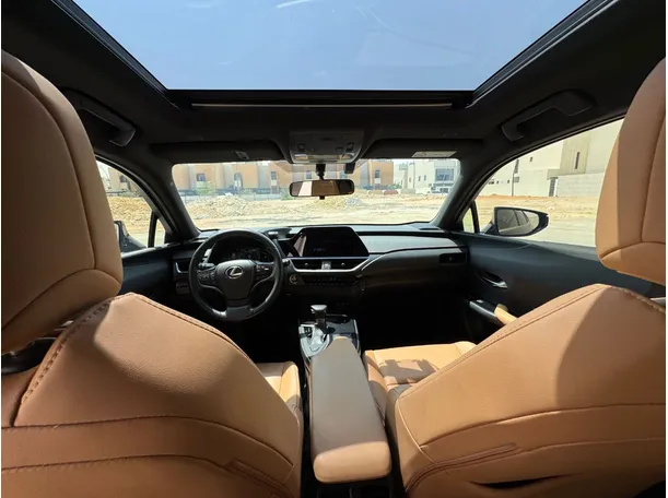 Car image 14