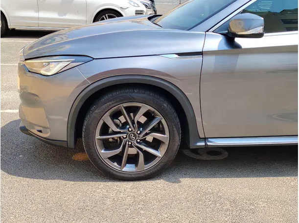 Car image 9