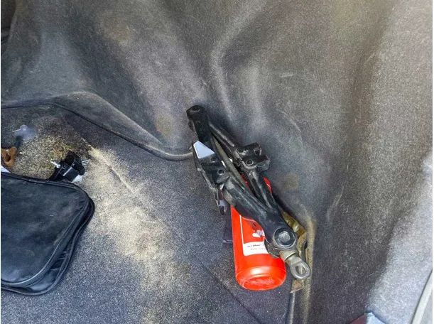 Car image 28