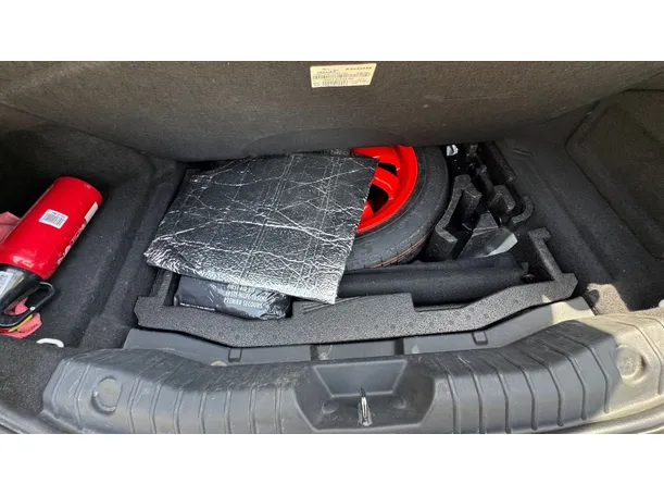 Car image 26