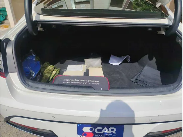 Car image 32
