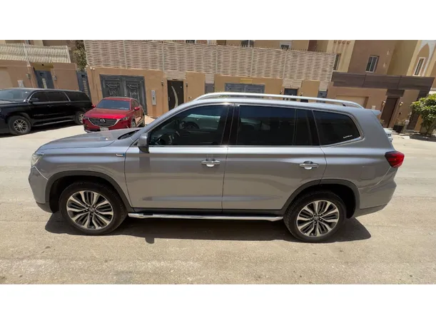 Car image 8