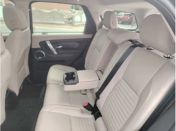 Car image 16