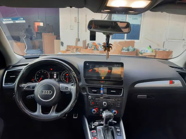 Car image 10