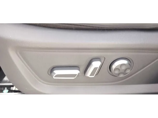 Car image 35