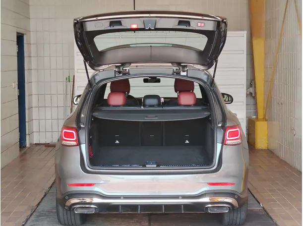 Car image 26