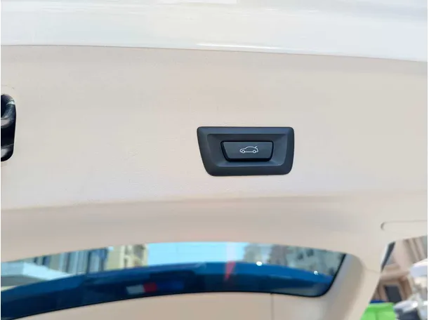 Car image 36