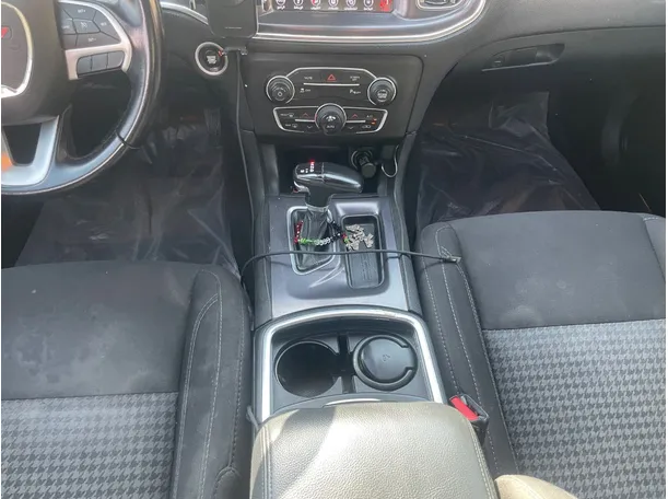 Car image 18