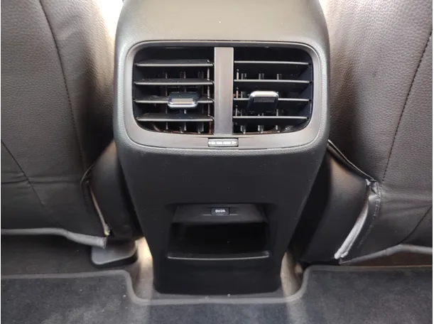 Car image 28