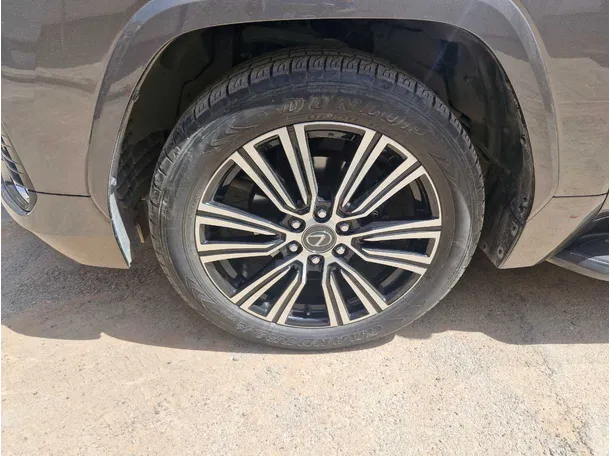 Car image 10