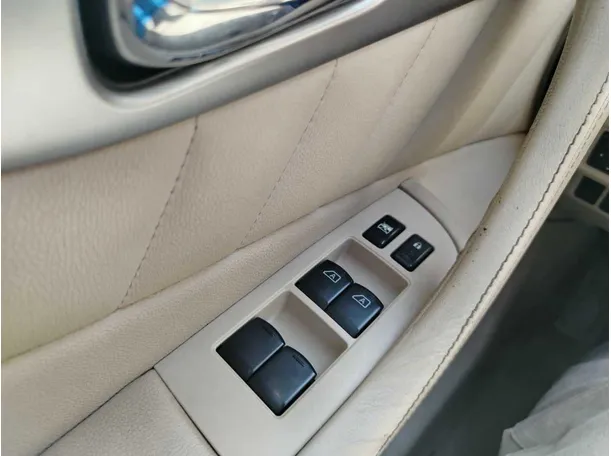 Car image 35