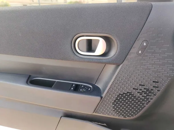 Car image 23