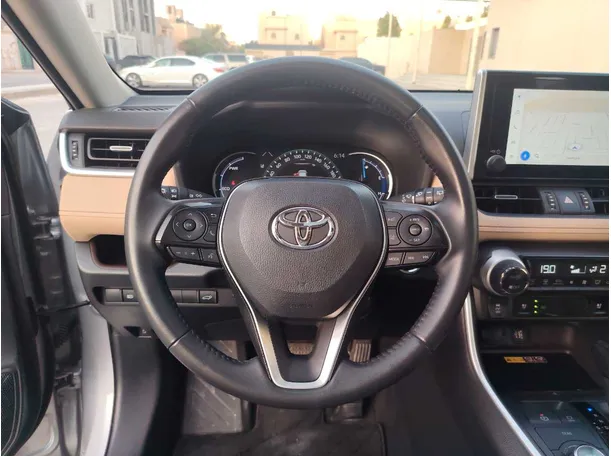 Car image 23